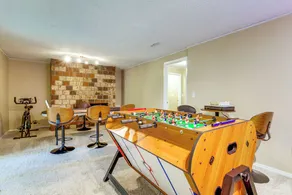 Family Retreat w/ Hot Tub & Game Room in Everett! - Innenbereich