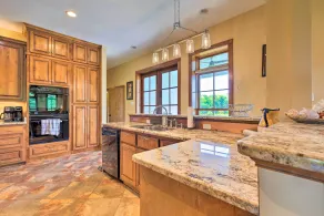 Bright Waveland Home - Walk to Beach Access! - Interiør