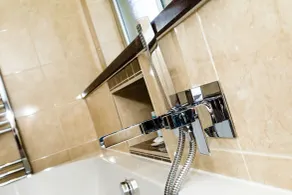 The Legacy Rose & Crown Hotel - Baño