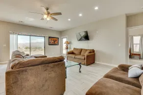 7 Mi to Golf: Mtn-view Retreat in Bullhead City - Intérieur