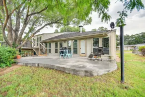 Remote Texas Retreat: Hot Tub, Deck, Grill! - Interiør