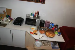 Buton Backpacker Lodge - Private kitchenette