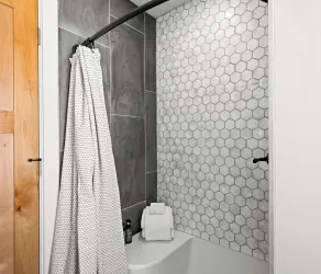 Dragëstil Park Point Aparthōtel by Heirloom Boutique Collection - Badezimmer