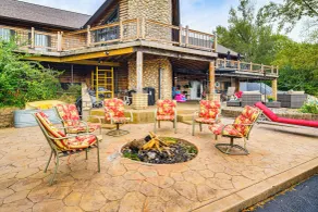 Pool, Deck, Game Room! Group Getaway on Fox River - Interni