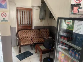 Melbourne Inn - Lobby sitting area