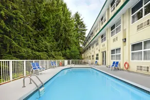 Four Points by Sheraton Surrey - Piscine