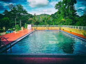Capital Resort Inn - Piscina