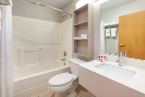 Microtel Inn & Suites by Wyndham Pittsburgh Airport - Salle de bain