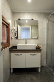 Phellos Suites Boutique Hotel - Baño