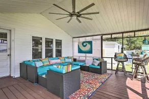 Idyllic Waterfront Escape w/ Private Boat Dock! - Interiör