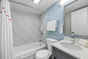 HomeTowne Studios by Red Roof Athens, TN - Bagno