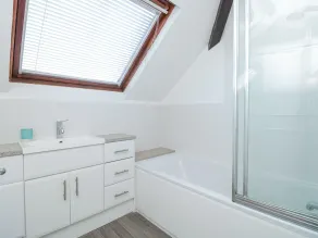 Magnolia House - Bathroom
