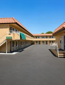 Vagabond Inn Hemet - Lobby