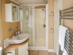 Daisy - Bathroom