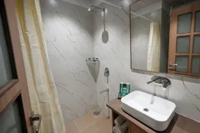 Kings Kraft The Park Executive Hotel - Bathroom