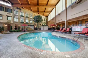 Best Western Plus White Bear Country Inn - Piscina