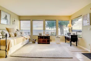 1/4 Mi to Beach: Family Home w/ Spacious Deck! - Innvendig