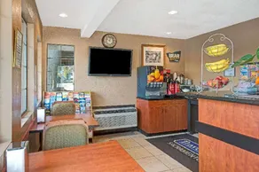Travelodge by Wyndham Sacramento / Rancho Cordova - Hall