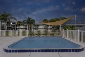 Super 8 by Wyndham Ocala I-75 - Piscine