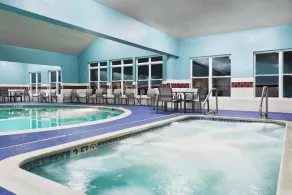 Holiday Inn Express & Suites - Columbus Airport East by IHG - Basseng