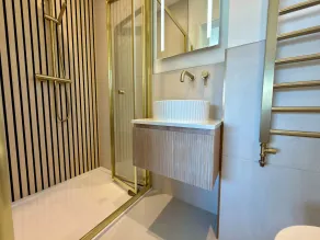 Topsails - Bathroom
