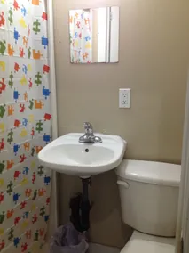 Toronto Travellers Home - Bathroom