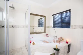 Eco Park Lodge - Bathroom