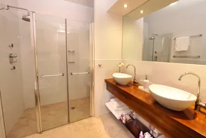 Yamim Suites On The Beach - Bathroom