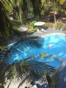 Elegant Shades - Piscina