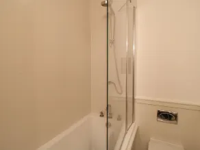 2 Garden Apartment - Baño