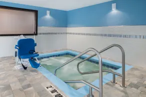 Holiday Inn Express Hotel & Suites Bismarck by IHG - Piscine
