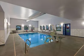 La Quinta by Wyndham Olathe - Piscine