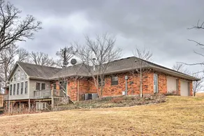 Spacious Home w/ Pond ~ 13 Mi to Columbia! - Innenbereich