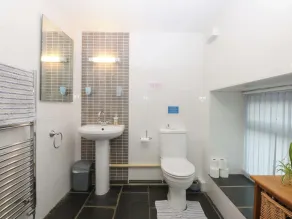 Beudy Mawr - Bathroom