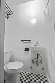 CityNest New York - Bathroom