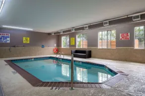 Super 8 by Wyndham Salisbury - Piscine