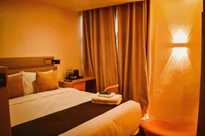 Sempre Premier Inn - MACTAN AIRPORT HOTEL - Room