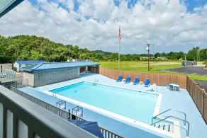 Quality Inn - Pool