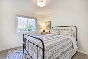Peaceful Windsor Retreat w/ Private Hot Tub! - Innvendig