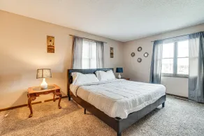 Savoy Apartment ~ 4 Mi to University of Illinois! - Room