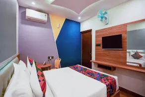 FabHotel SK OAK Suites - Room