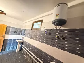 Yellowjackets Hotel Tosh - Bathroom
