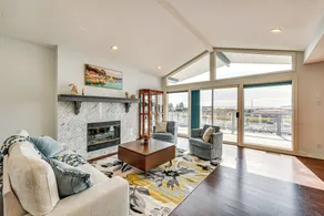 Waterfront Home w/ Dock, Hot Tub, Fire Pit - Innvendig
