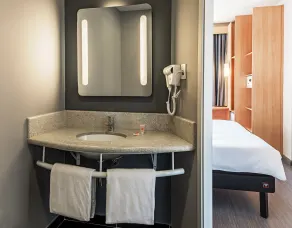 ibis Santos Valongo - Room