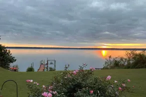 Gloucester Retreat w/ Backyard Oasis & Pier! - Innenbereich