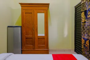 OYO 1784 Hj. Aniek Residence - Chambre