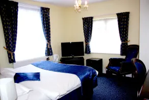 Ilfracombe House Hotel - near Cliffs Pavilion - Room