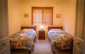 Whispering Pines Cottages - Chambre
