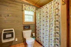 Cozy Georgia Abode w/ Deck, Fire Pit & Lake Access - Interiör