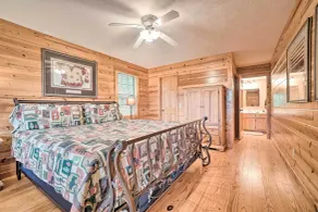 Rustic Young Harris Cabin w/ Fire Pit & Views - Innenbereich